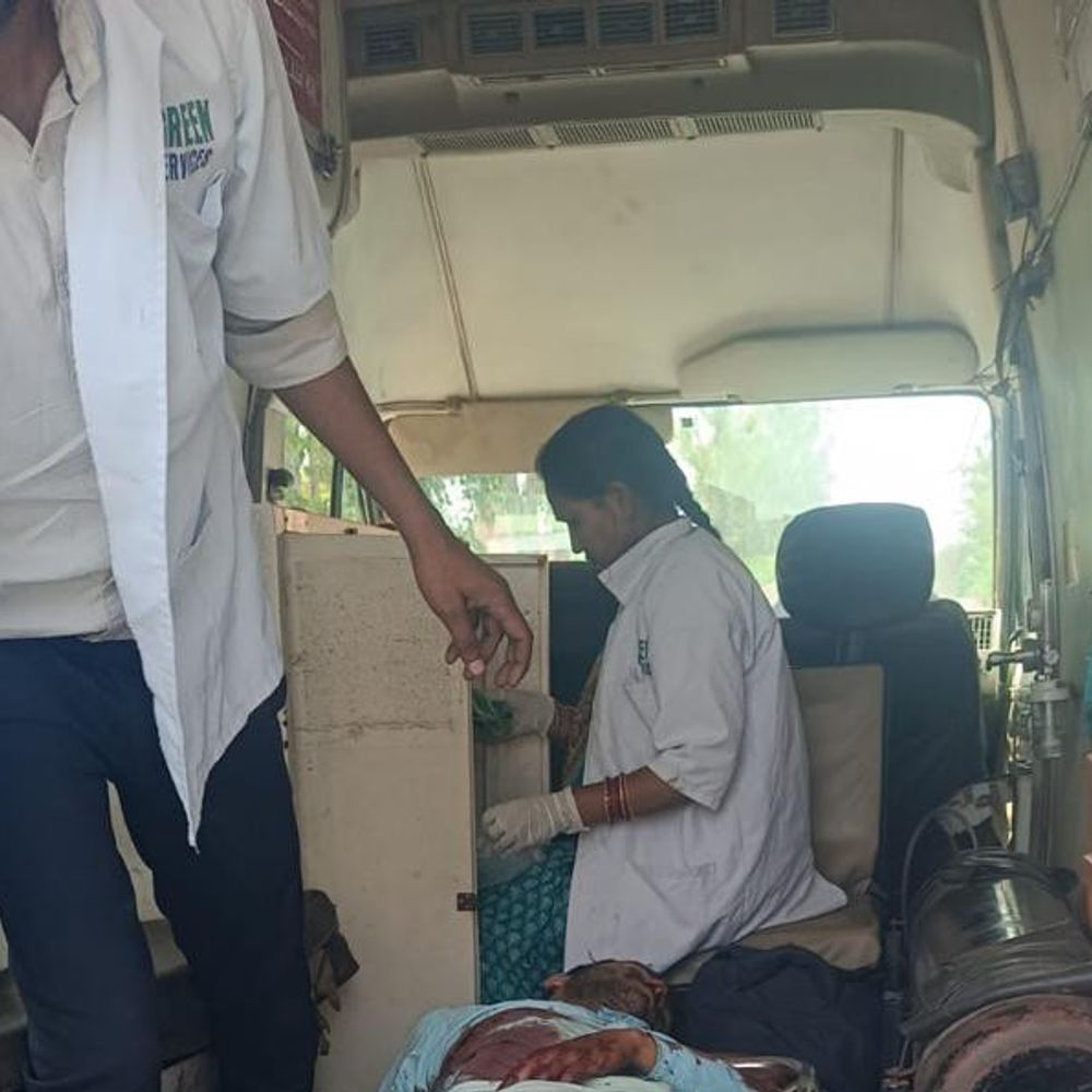 घाटमपुर के बरनाव मोड़ पर दर्दनाक हादसा:ट्रक की टक्कर से बाइक सवार फौजी की मौत, परिजनों का रो-रोकर बुरा हाल