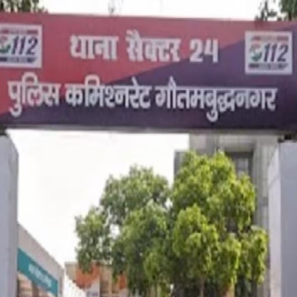 नोएडा में युवती ने किया सुसाइड:सूचना मिलने पर पुलिस मौके पर पहुंची, शव को पोस्टमार्टम के लिए भेजा