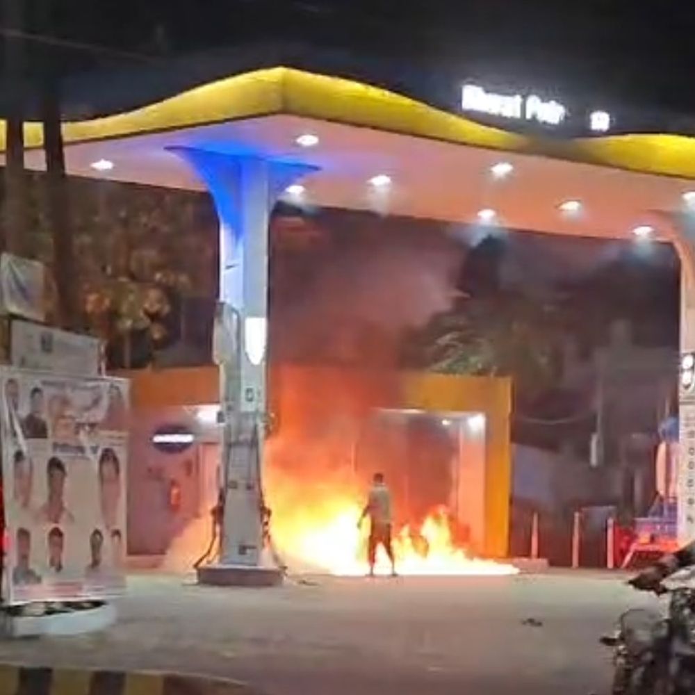 सिवनी में पेट्रोल पंप पर आग:  कर्मचारियों ने फायर सेफ्टी से काबू पाया; ईंधन निकालते समय चूक से फैलने की आशंका – Seoni News