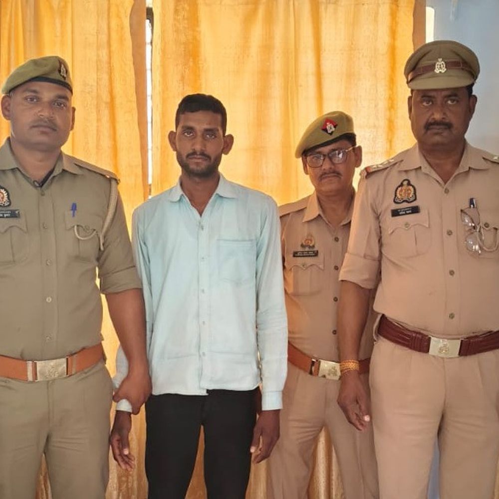 चंदौली पुलिस ने 8 गौवंश के साथ तस्कर को पकड़ा:ग्रामीण क्षेत्रों से गौवंशों को खरीदकर बिहार में करते थे सप्लाई