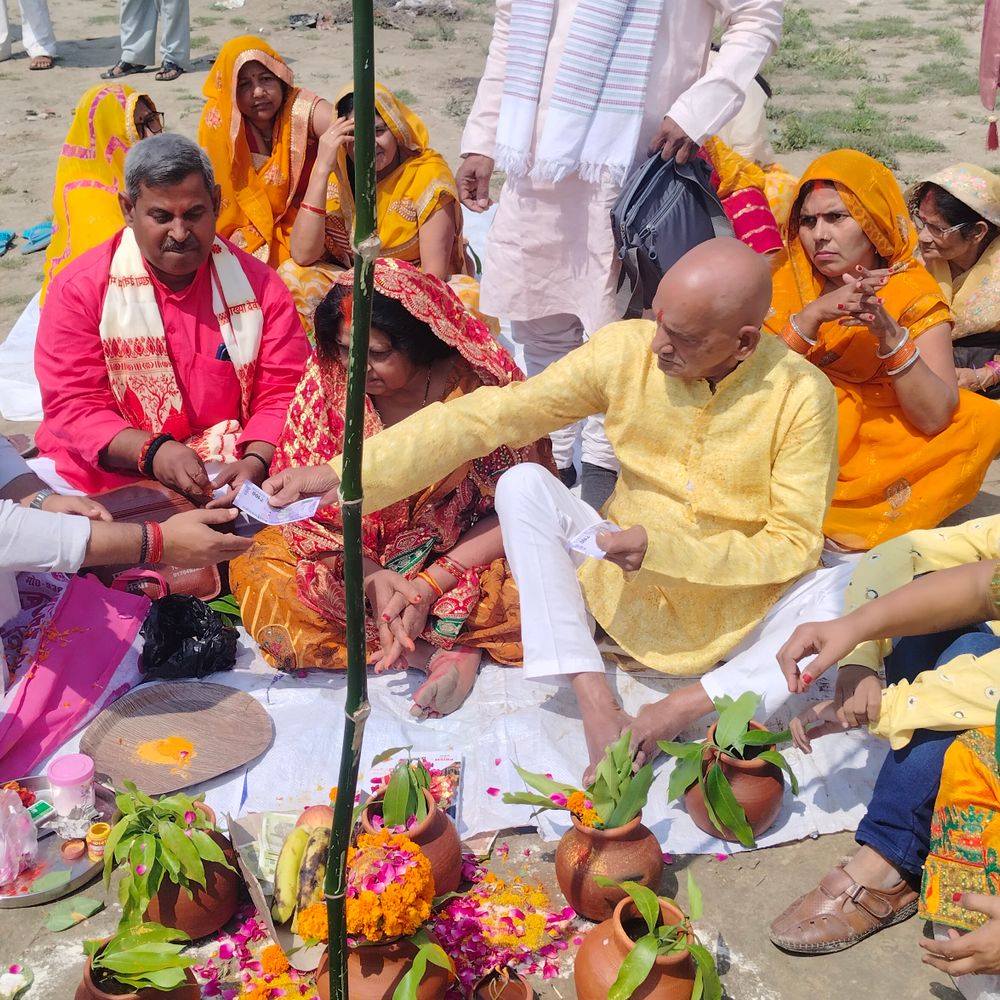 बलिया में श्रीमद् भागवत कथा ज्ञान यज्ञ शोभायात्रा:एनसीसी तिराहे से निकली, गंगा तट पर कलश स्थापित