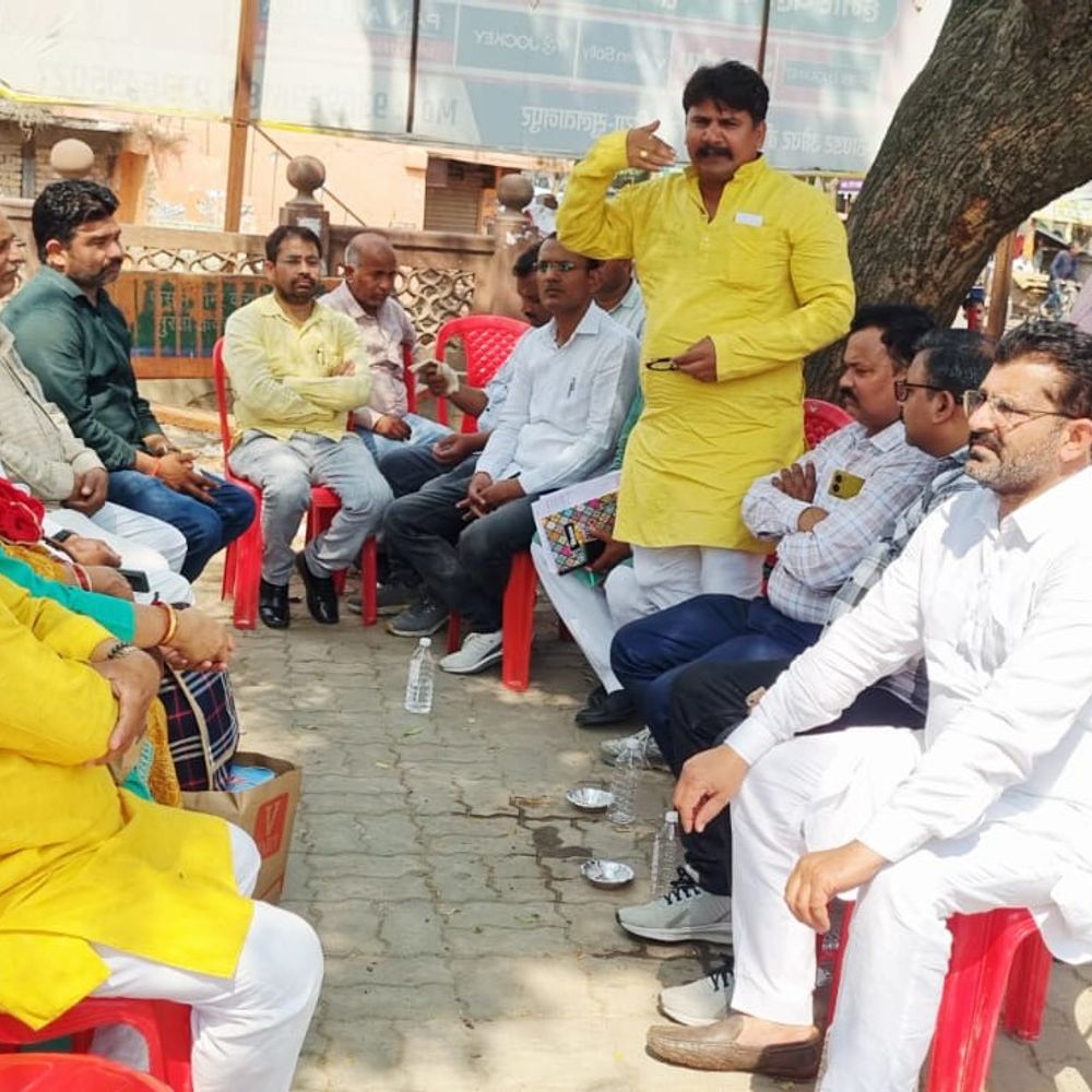 टीईटी अनिवार्यता: शिक्षक 4 अप्रैल को दिल्ली में प्रदर्शन करेंगे:सुल्तानपुर में बैठक कर दिल्ली प्रदर्शन को सफल बनाने की रणनीति