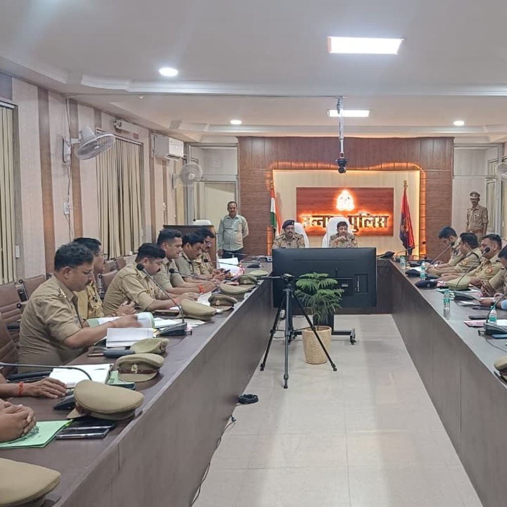 उन्नाव में एसएसपी ने की मासिक अपराध गोष्ठी:विवेचना में लापरवाही पर थानेदारों को अल्टीमेटम, दिए सख्त निर्देश
