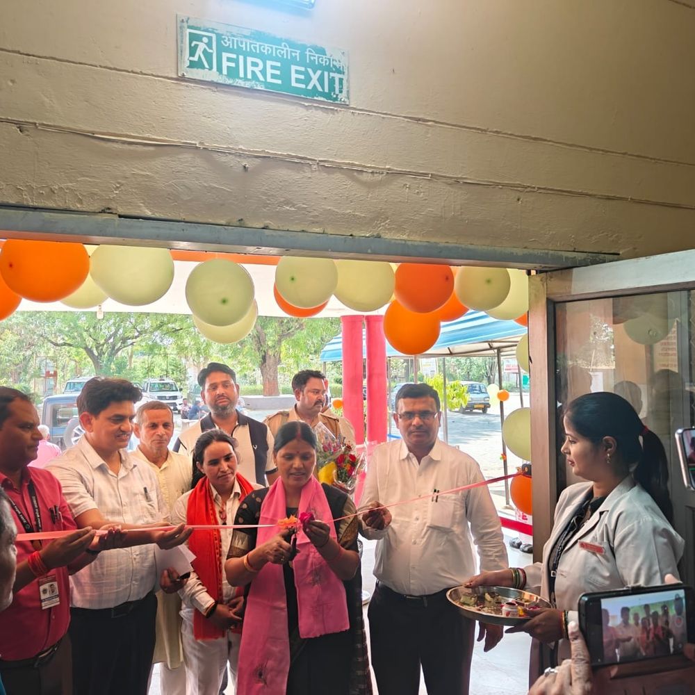 औरैया में सर्वाइकल कैंसर टीकाकरण शुरू:विधायक गुड़िया गठेरिया ने अयाना सीएचसी पर किया उद्घाटन