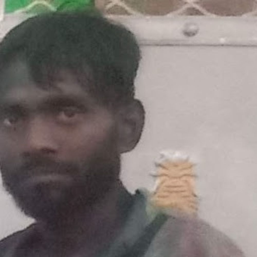 कौशांबी में दीवार गिरने से युवक की मौत:लकड़ी तोड़ते समय हुआ हादसा, अस्पताल में इलाज के दौरान मौत