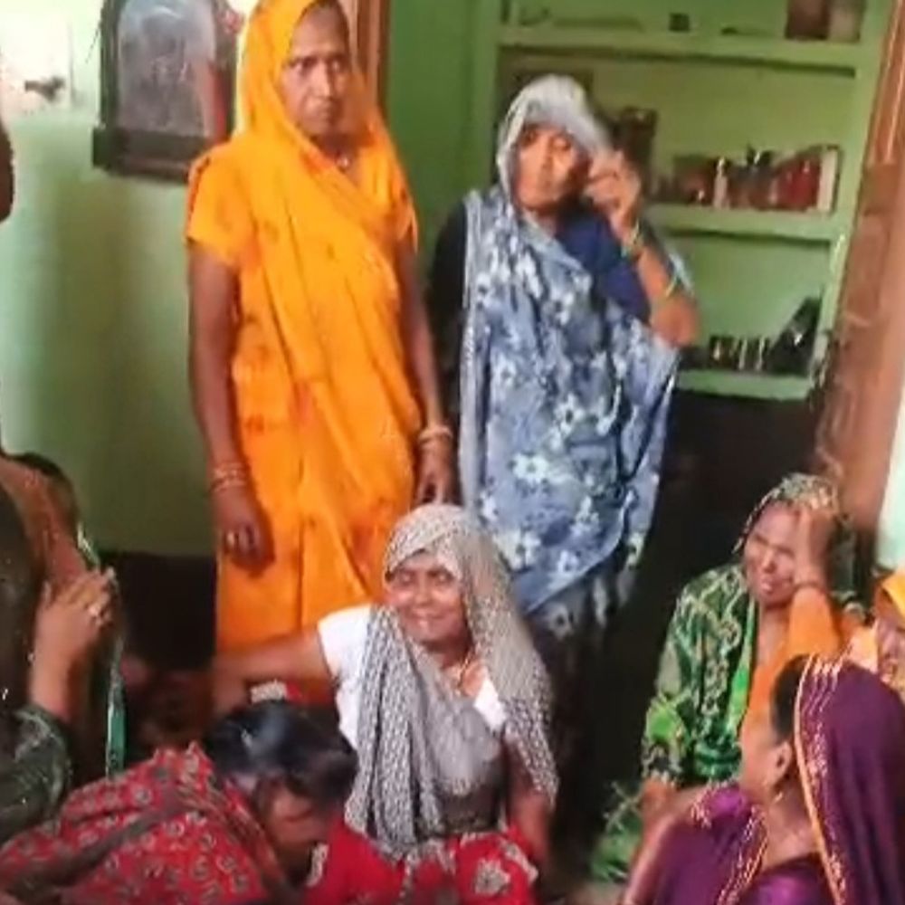 कन्नौज में चतुर्थ श्रेणी कर्मचारी ने फांसी लगाई:पारिवारिक कलह से तंग आकर घर में दी जान, पति-पत्नी के बीच हुई थी कहासुनी