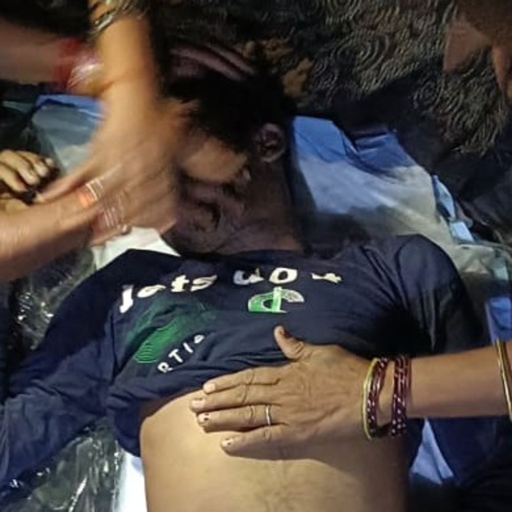 चित्रकूट में ट्रक के अंदर मिला ड्राइवर का शव:शीशा तोड़कर बाहर निकाला गया बाहर, दम घुटने से मौत की आशंका