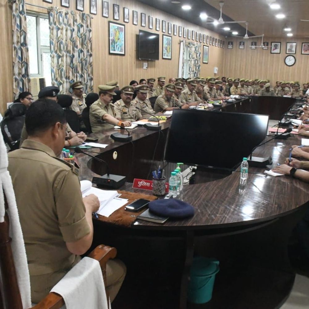 रामपुर एसपी ने अपराधियों पर कड़ी कार्रवाई के दिए निर्देश:लापरवाही पर चेतावनी, शिकायतों के त्वरित निस्तारण के आदेश