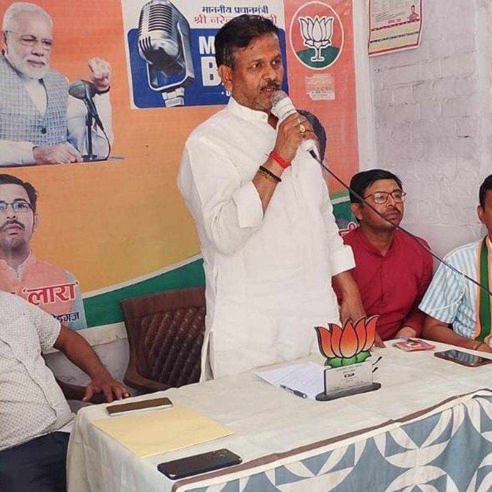 'मन की बात' में गूंजा विकसित भारत का संकल्प:प्रयागराज महापौर ने कार्यकर्ताओं संग सुना कार्यक्रम, राष्ट्र निर्माण पर बल