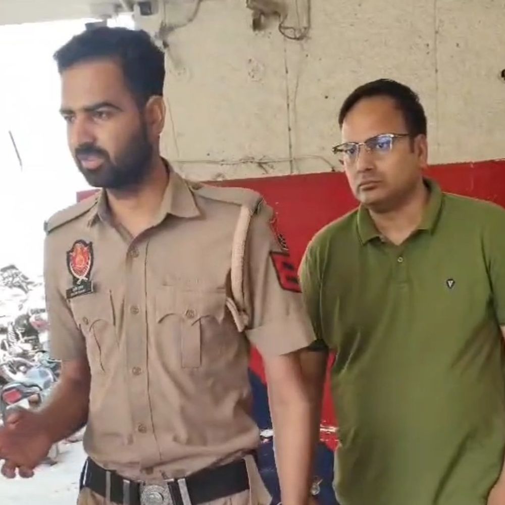 सेना से बर्खास्त कैप्टन गिरफ्तार:शादी के 5 महीने बाद अबोहर में पत्नी मार डाली, उम्रकैद होते ही अंडरग्राउंड हुआ; जूस फैक्ट्री से पकड़ा गया