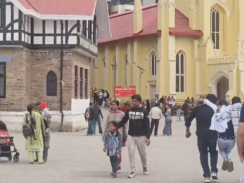 हिमाचल में बदला मौसम, ऊंचे पहाड़ों पर बर्फबारी:  निचले इलाकों में बारिश, ठंड में इजाफा, सोलन का पारा नॉर्मल से 10.2*C नीचे गिरा – Shimla News