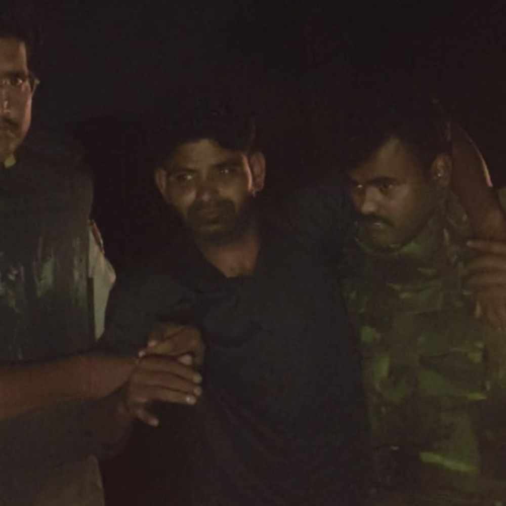 आजमगढ़ में पुलिस मुठभेड़, आरोपी गिरफ्तार:गाजीपुर से आजमगढ़ घटना को अंजाम देने आ रहा था आरोपी, पैर में लगी गोली