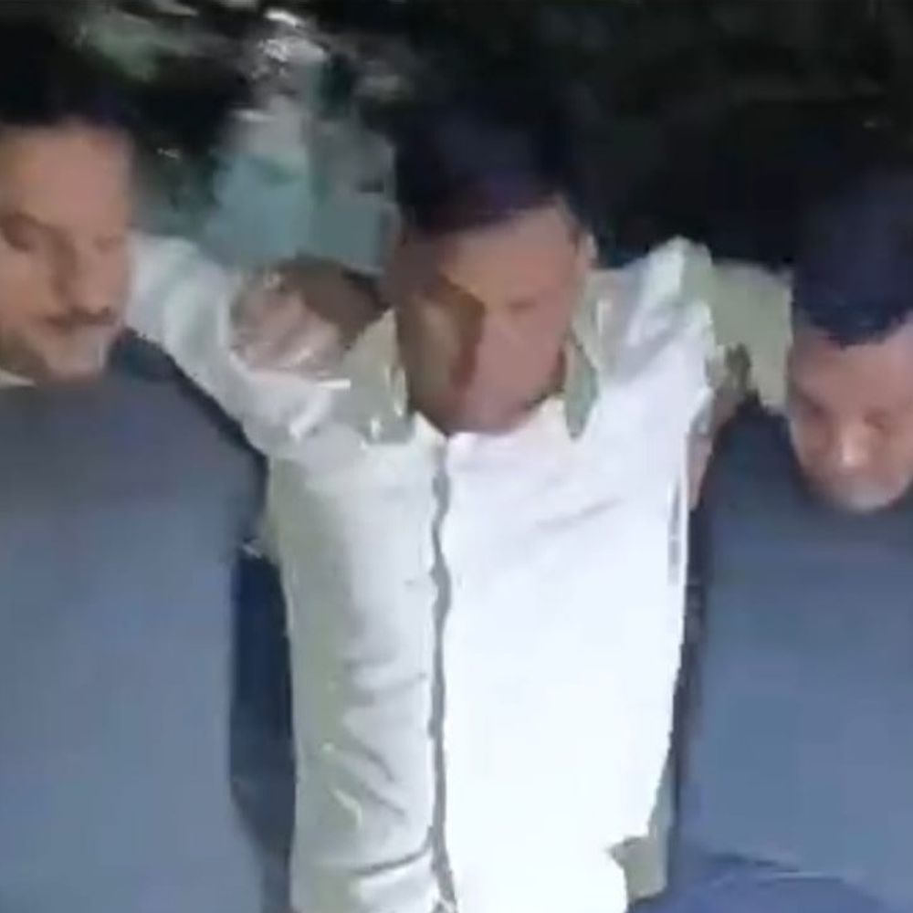 आजमगढ़ में मुठभेड़ में एक बदमाश गिरफ्तार, दो फरार:जिओ कंपनी के एरिया मैनेजर के साथ मारपीट की, हत्या की धमकी दी थी