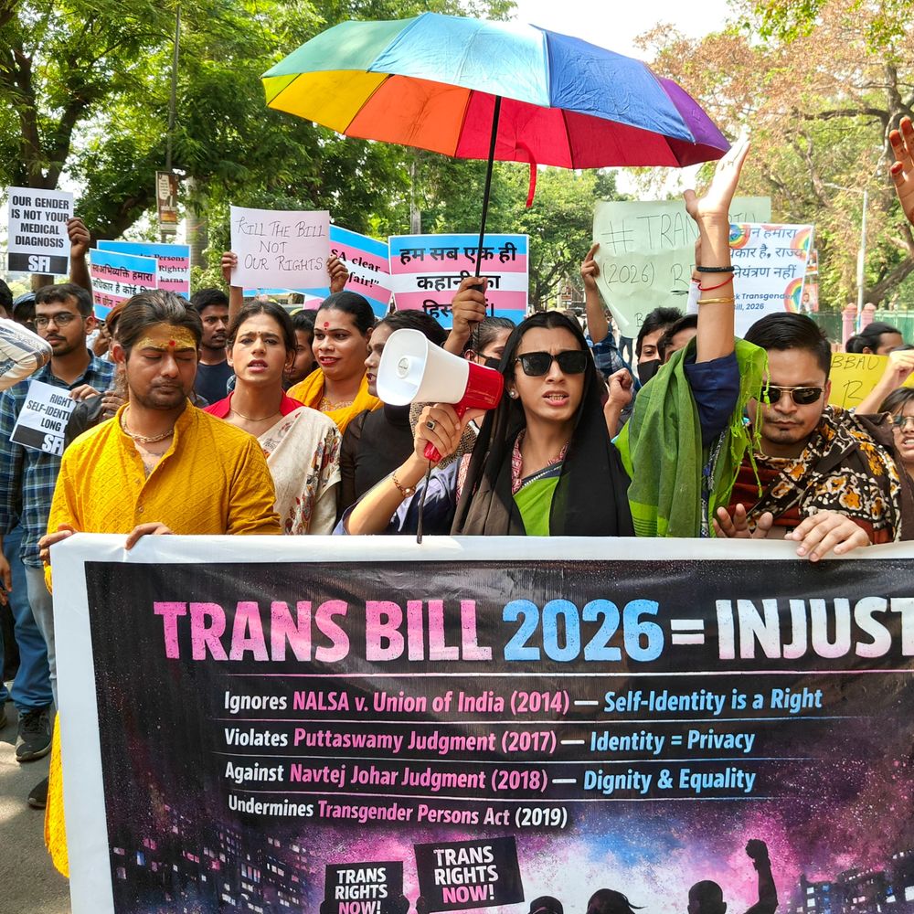 लखनऊ में ट्रांस बिल के खिलाफ जोरदार प्रदर्शन:LGBTQIA समुदाय सड़कों पर उतरा , काला बिल कुबूल नहीं नारा लगाया