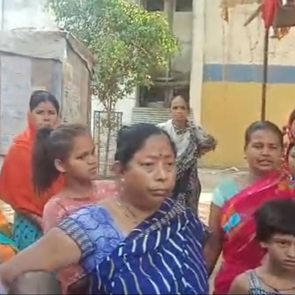 वाराणसी पुलिस-सुरक्षा से युवक के भागने पर परिजनों का हंगामा:कांशीराम कॉलोनी में विवाद पर लेकर आए अस्पताल, CCTV में बाहर जाते दिखा