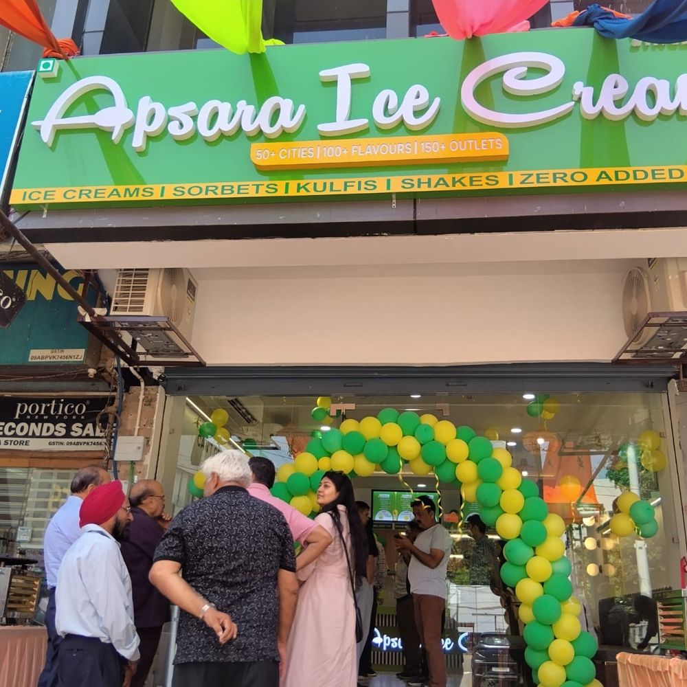 आगरा में गुआवा ग्लोरी मिर्ची के अनोखे स्वाद की आइसक्रीम:3 साल से जीत रही बेस्ट फ्लेवर का अवार्ड , संजय प्लेस में अप्सरा आइसक्रीम पार्लर का उद्घाटन