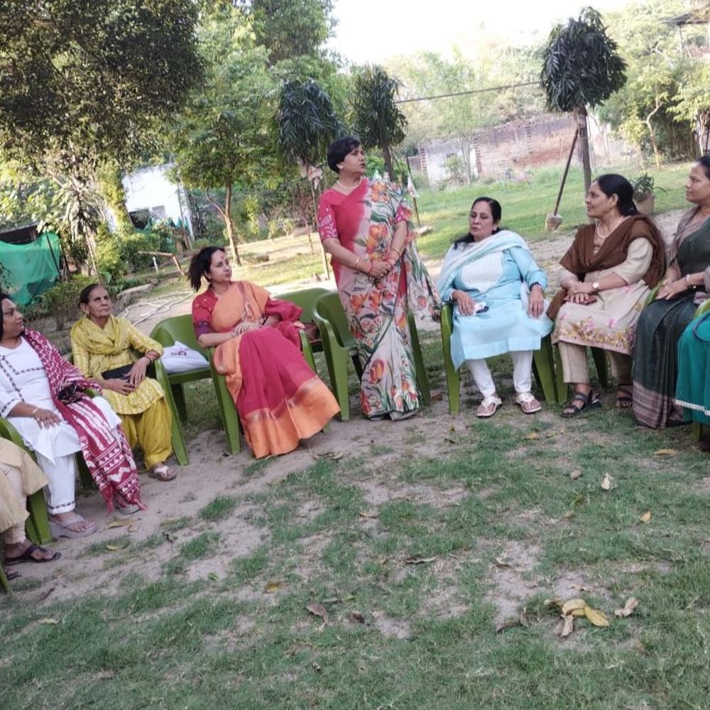 महिला सशक्तिकरण पर RLD महिला प्रकोष्ठ की मासिक बैठक:ऋचा चौधरी के नेतृत्व में मेरठ कार्यालय में बैठक ,पदाधिकारियों ने ली जिम्मेदारी निभाने की शपथ