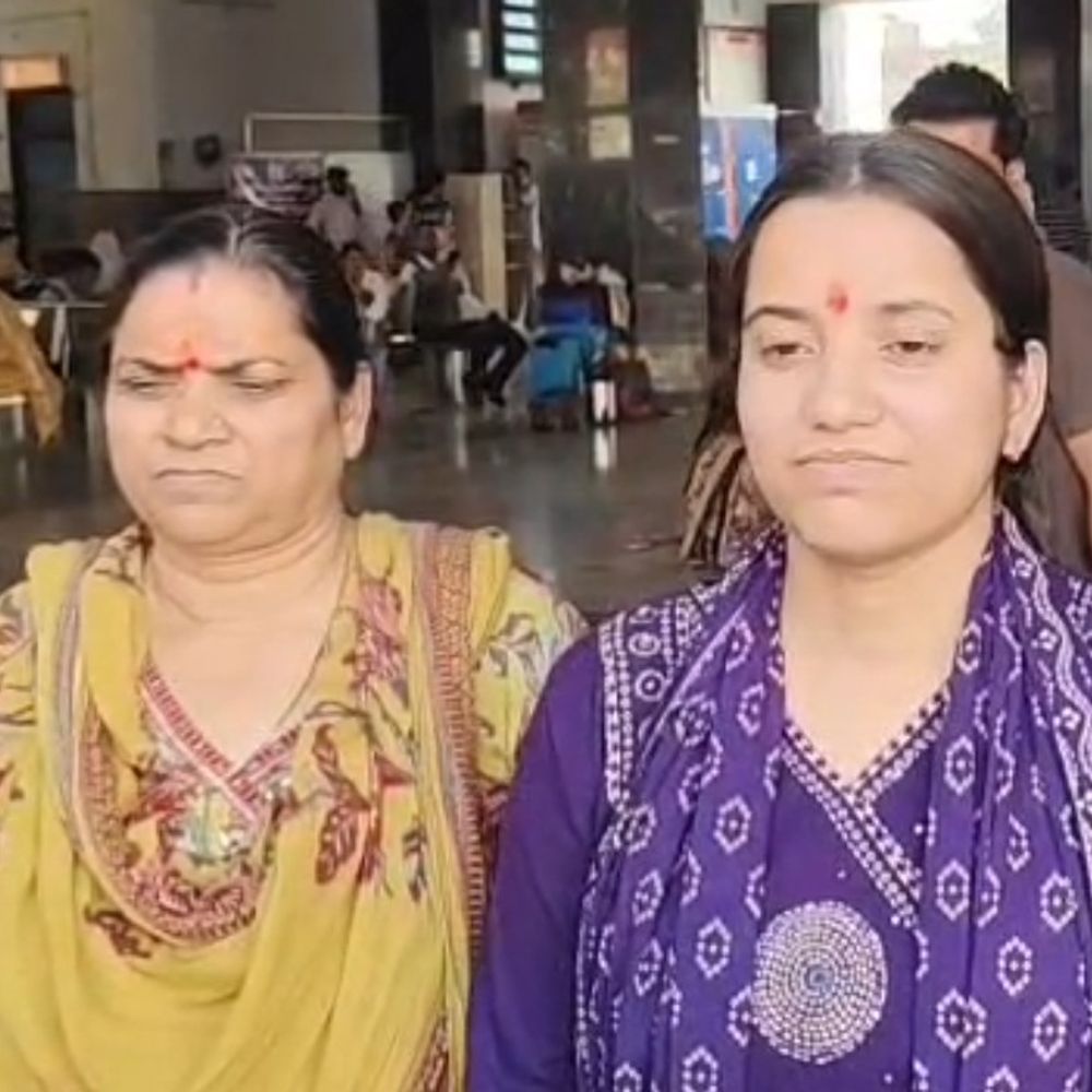 परीक्षा देने आईं पूजा तो पता चला sdm बन गईं:7वीं रैंक पाने वाली पूजा तिवारी मेंस देने पहुंची प्रयागराज, बिना पेपर दिए लौटीं