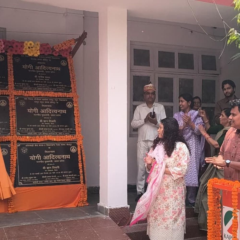 सीतापुर में 1400 से ज्यादा आंगनबाड़ी सहायिकाओं की नियुक्ति:डीएम ने कलेक्ट्रेट में बांटे पत्र, कई कार्यालयों का हुआ शिलान्यास