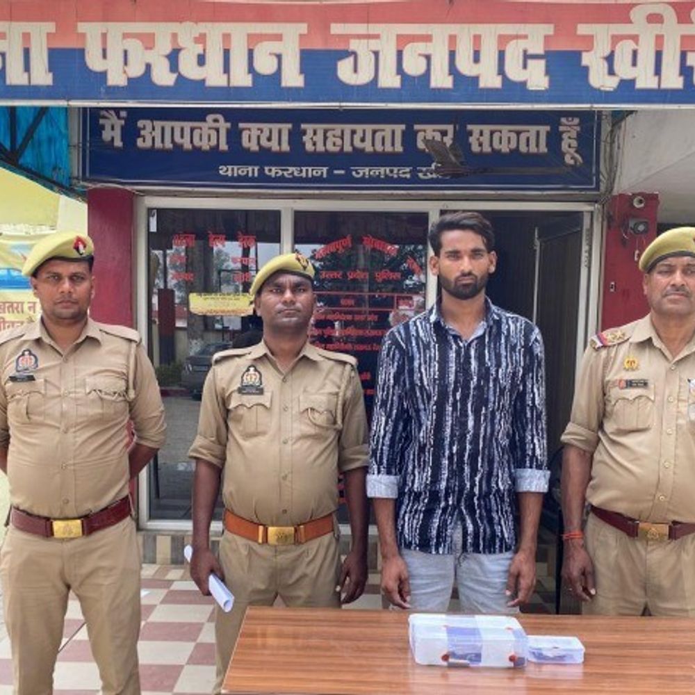 लखीमपुर में मुठभेड़ के बाद 25 हजार का इनामी गिरफ्तार:आरोपी के पास से तमंचा और लूट की नकदी बरामद