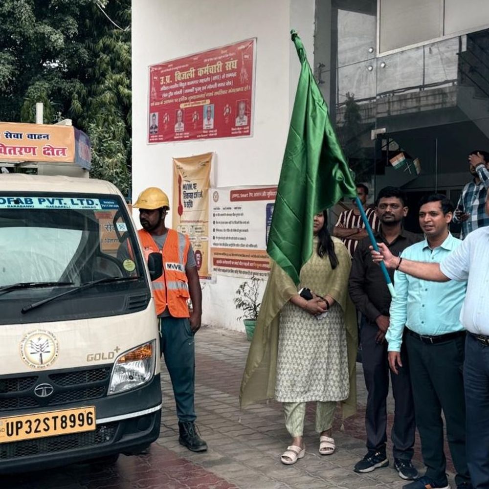 लखनऊ में 53 वाहनों को बिजली विभाग ने दिखाई हरी:फॉल्ट ट्रिपिंग की समस्याओं को दूर करेंगे, गर्मी में बढ़ी मांग के बीच विभाग ने की तैयारी