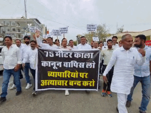 नेशनल हाईवे पर 75 मीटर निर्माण तोड़ने का विरोध:  सीकर में कोर्ट के आदेश को काला कानून बताया, कलेक्टर को सीएम के नाम ज्ञापन – Sikar News