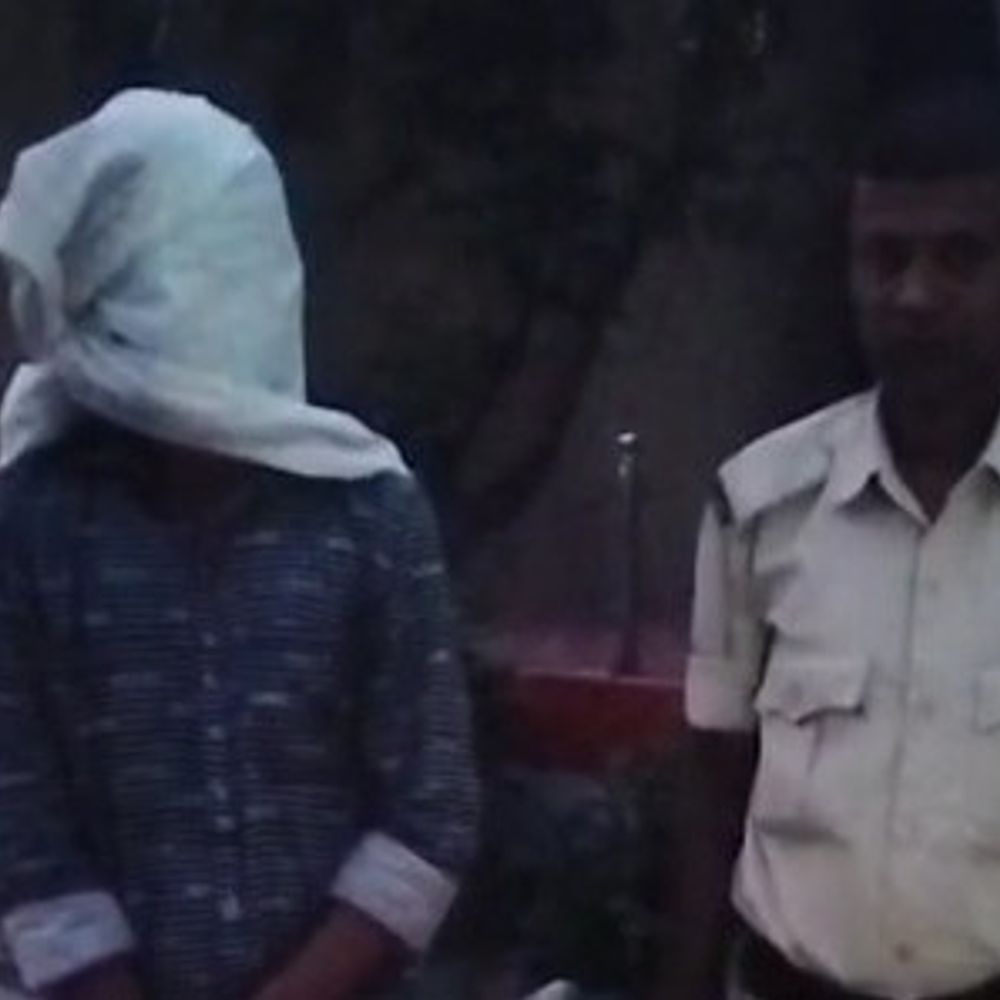 ग्रामीण चिकित्सक की हत्या करने वाला गिरफ्तार:पुलिस ने घर पर की छापेमारी, जिस पिस्टल से मर्डर किया था तलाशी में बरामद