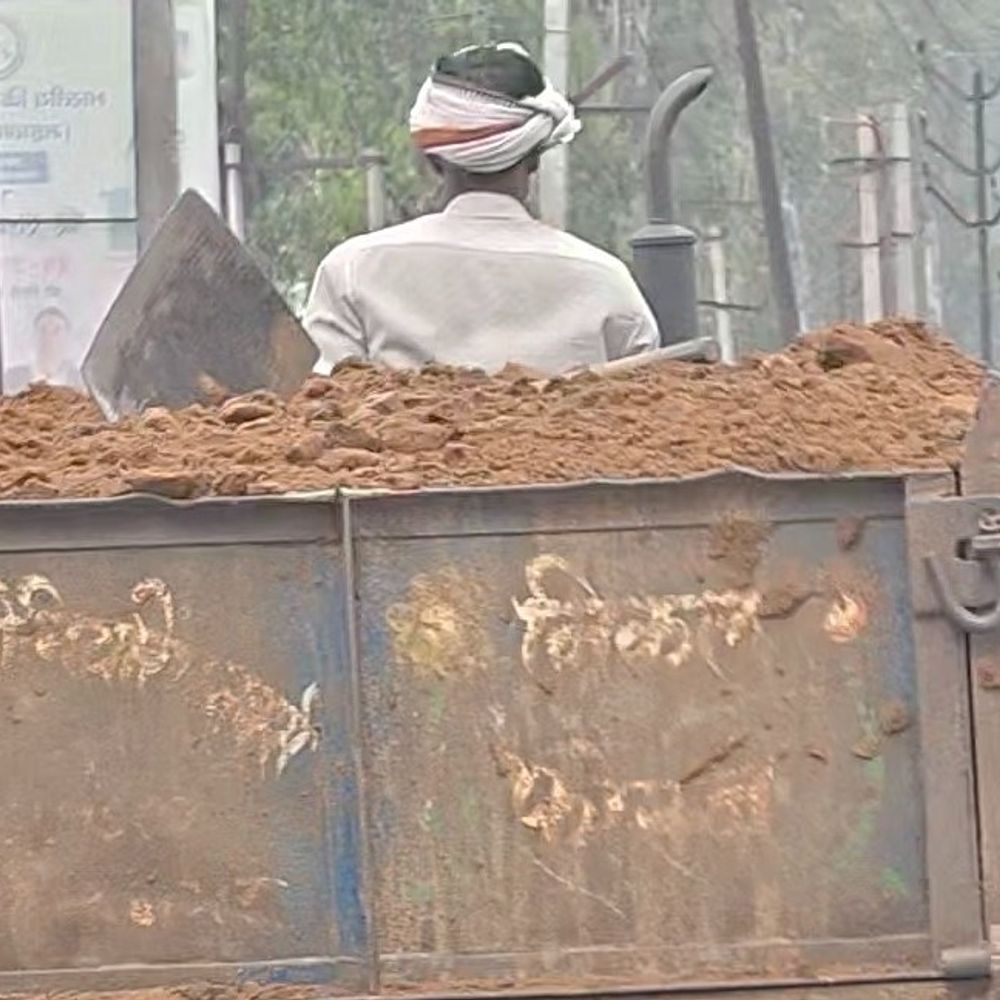 मुजफ्फरनगर में मिट्टी खनन, सड़कों पर दौड़ रहे अवैध ट्रैक्टर-ट्रॉली:शिकायतों के बावजूद नहीं थमा अवैध खनन, प्रशासन की भूमिका पर सवाल