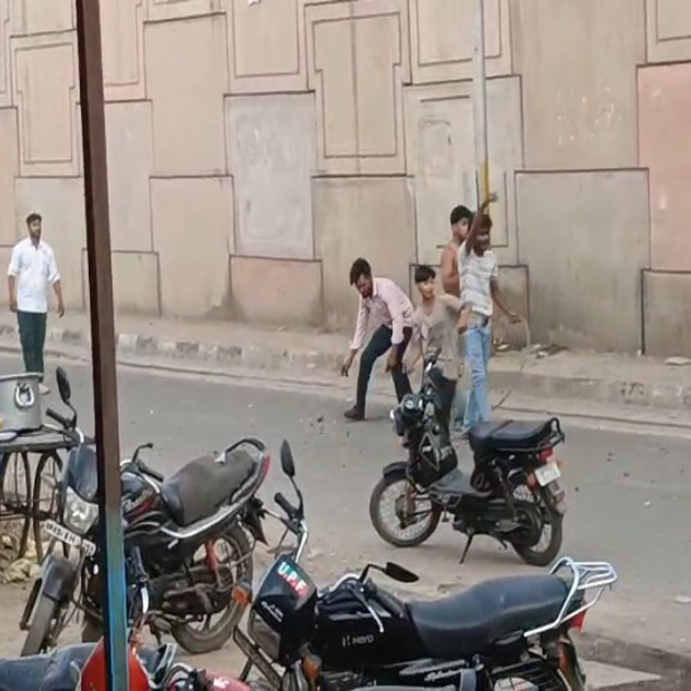 मथुरा में दो पक्षों में विवाद:फरह में जमकर हुआ पथराव, रुपयों के लेनदेन का था मामला