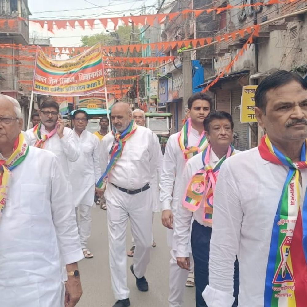 महावीर जयंती पर किशनगंज में निकली शोभायात्रा:'जियो और जीने दो' का संदेश दिया, शांति की कामना की