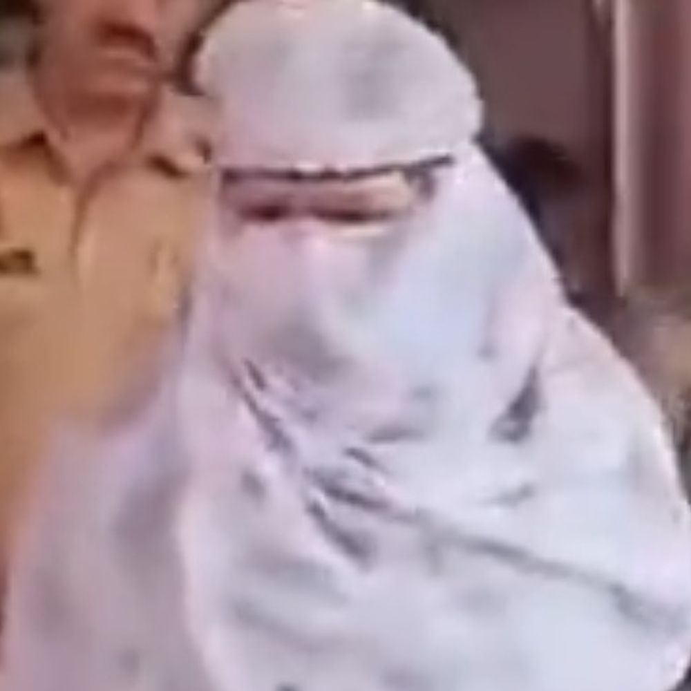 कन्नौज रेप कांड में आरोपी पूजा तोमर गिरफ्तार:कोर्ट में पेश न होने पर जारी किया था गैर जमानती वारंट, भेजा जेल; 2 अप्रैल को सुनवाई