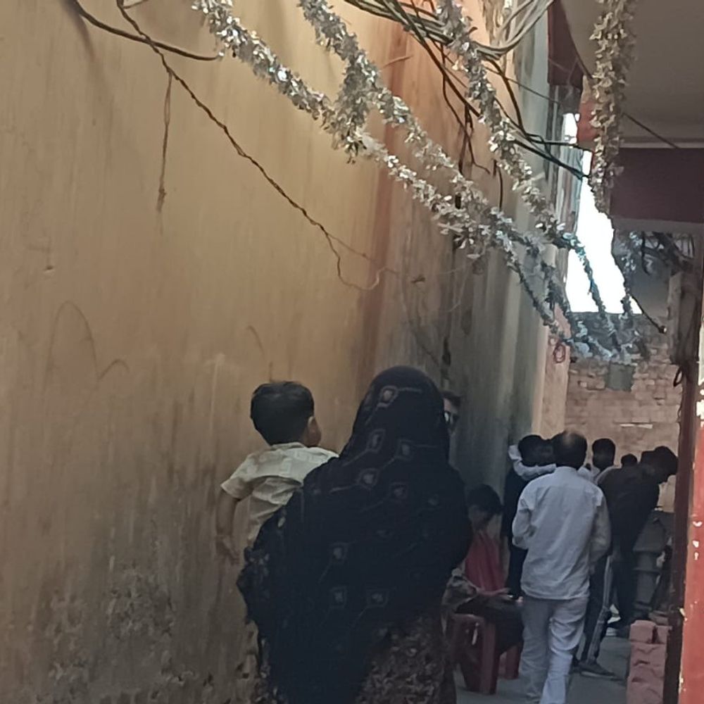 कायमगंज में हुड़दंगियों ने पुलिस टीम पर किया हमला:गश्त पर निकली टीम से मारपीट, वर्दी फाड़ी, दूल्हे सहित 5 गिरफ्तार