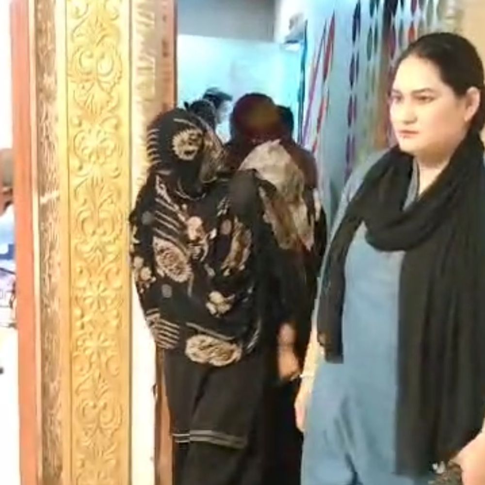 मेरठ में मसाज पार्लर की आड़ में सेक्स रैकेट:पुलिस ने किया भंडाफोड़, 3 महिलाएं समेत 6 हिरासत में