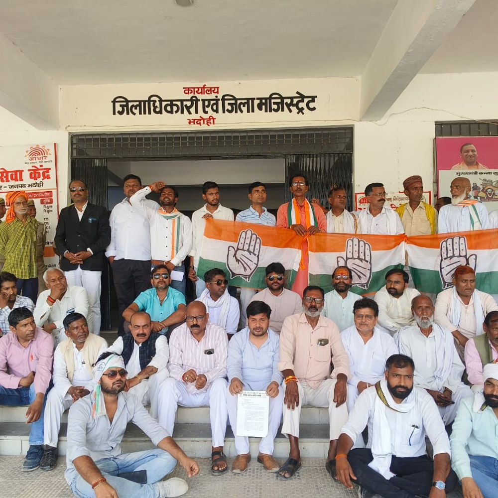 कांग्रेस ने भदोही की जनसमस्याओं पर सौंपा ज्ञापन:समाधान न होने पर आंदोलन की चेतावनी दी