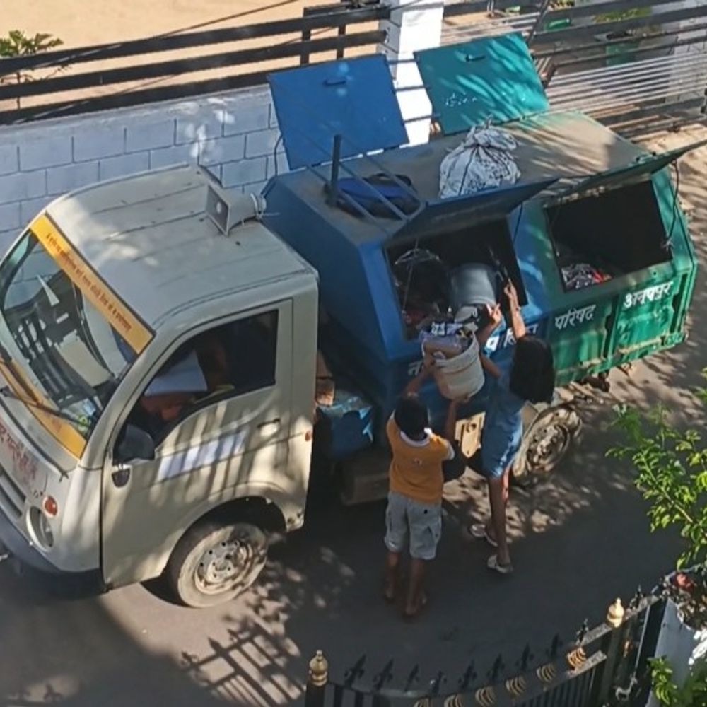 अनूपपुर में सफाई कर्मचारियों की हड़ताल खत्म, काम पर लौटे:  घरों से कचरा उठा, सड़कों पर झाड़ू लगी; ढेर मंगलवार को हटेगा – Anuppur News