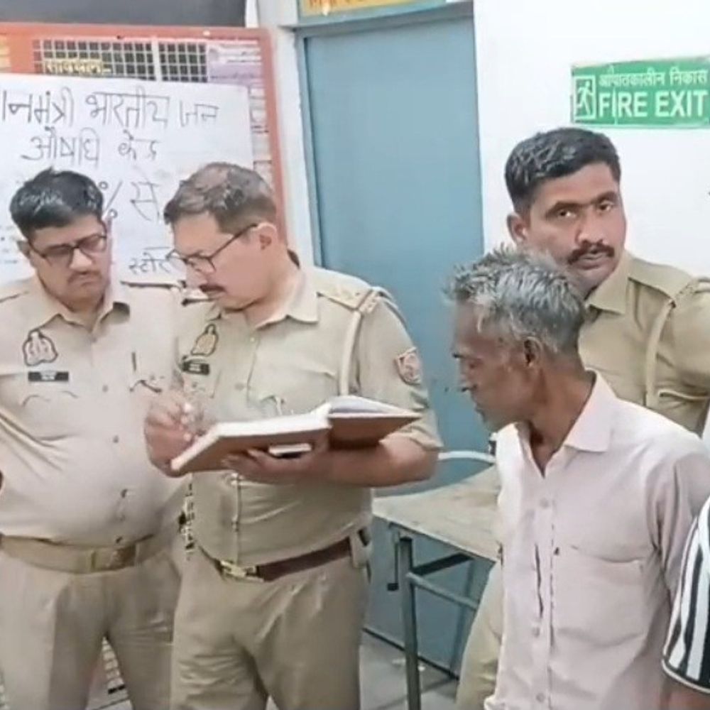 बदायूं में करंट लगने से युवक की मौत:खेत पर काम कर रहे 2 मजदूर झुलसे, ग्रामीणों ने की कार्रवाई की मांग