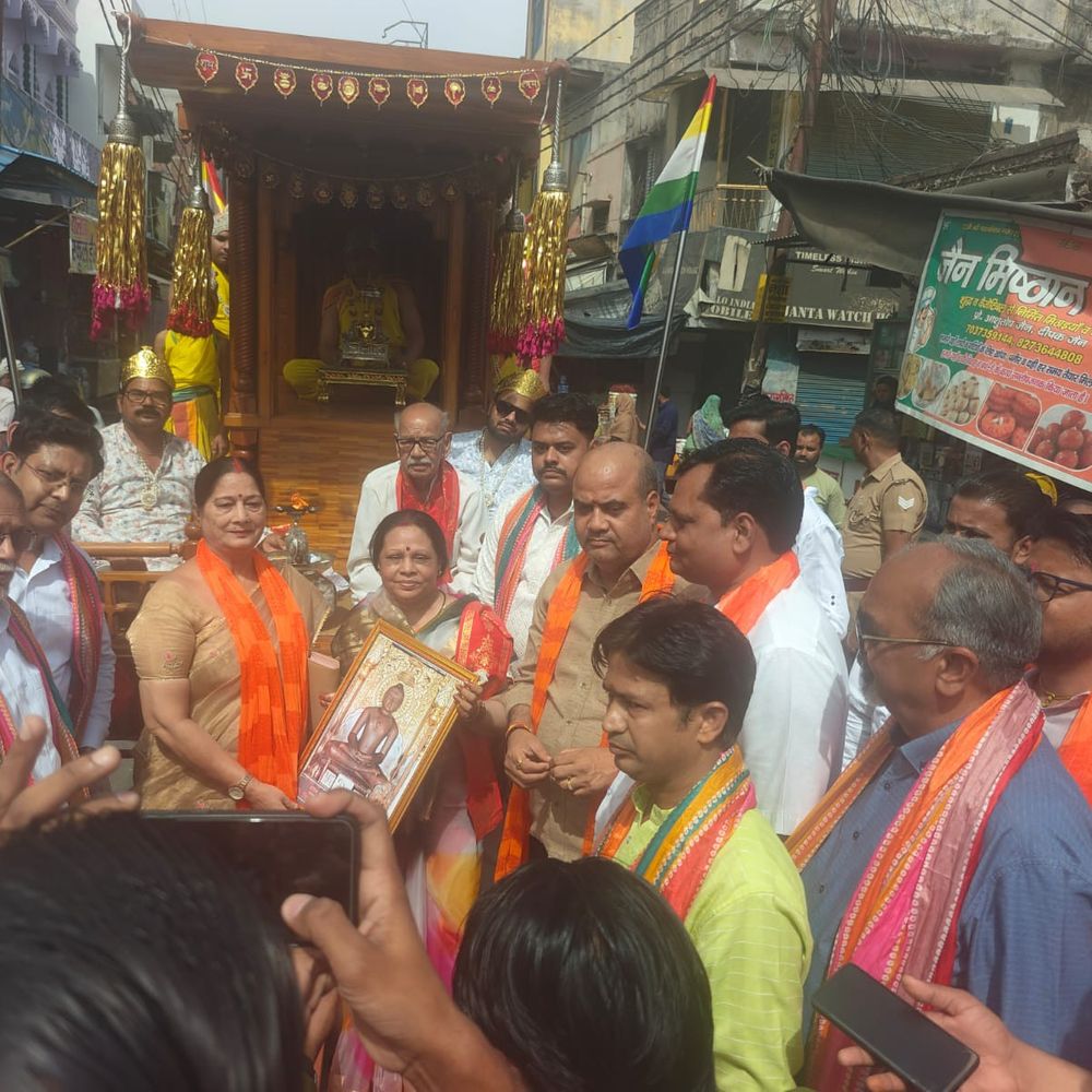 कासगंज में महावीर जयंती पर शोभायात्रा निकली:जैन समुदाय ने 2625वां जन्मकल्याणक महोत्सव मनाया