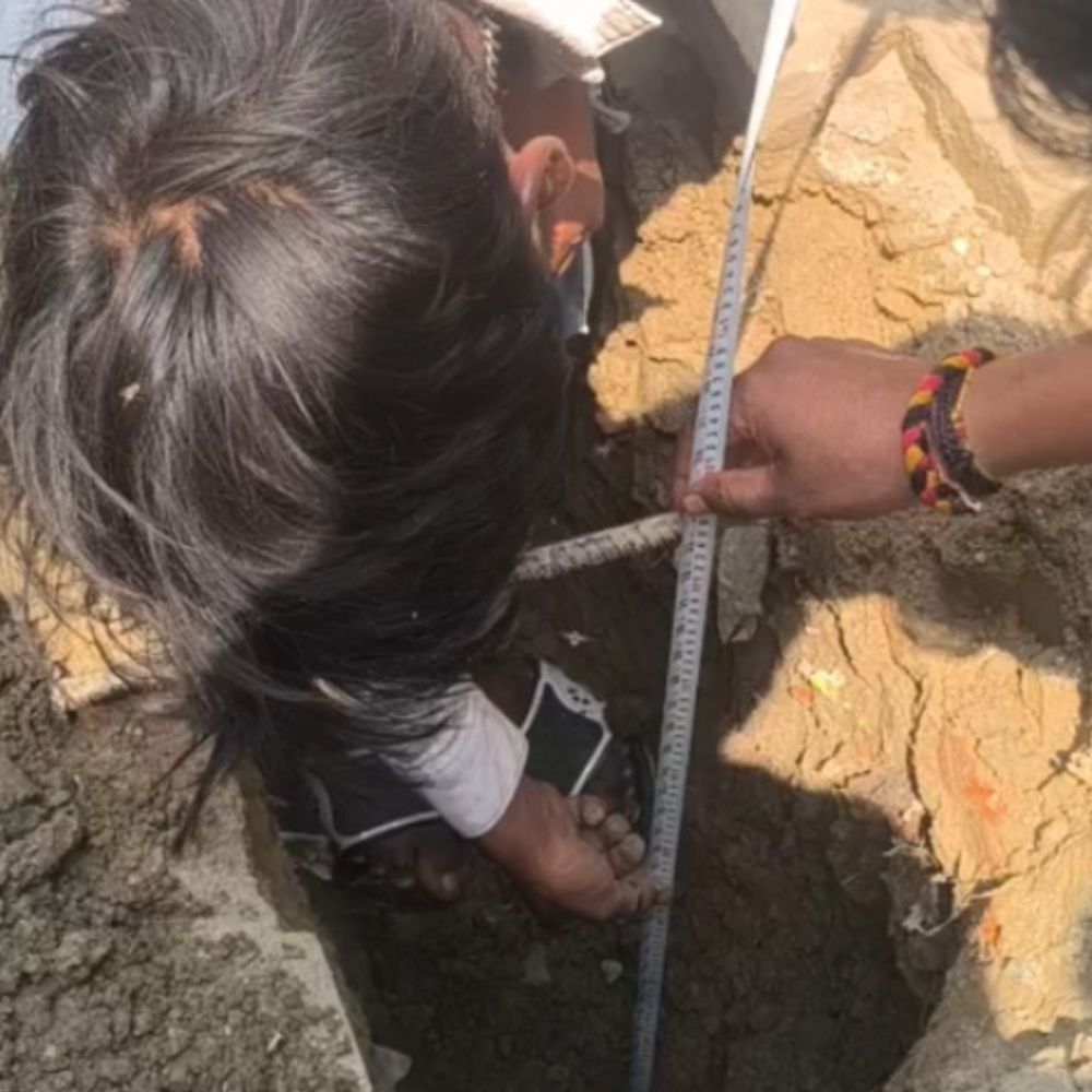 जल जीवन मिशन पाइप की गहराई 33 इंच मिली:जांच टीम बिना कागजात पहुंची, टूटी सड़कें छोड़ गई कंपनी