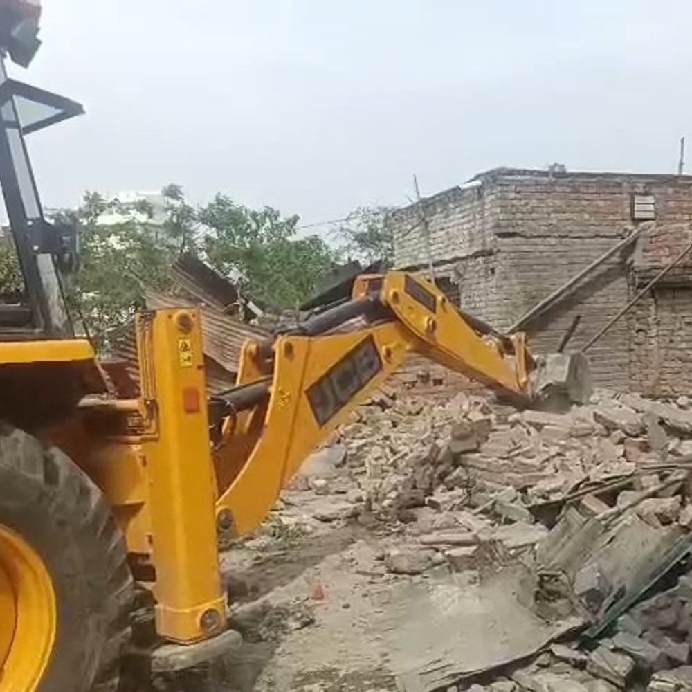 करनाल में अवैध मकानों पर चला प्रशासन का बुलडोजर:  लोग बोले- हाईकोर्ट में मामला, बिना नोटिस कार्रवाई का आरोप, मुआवजे की मांग – Gharaunda News