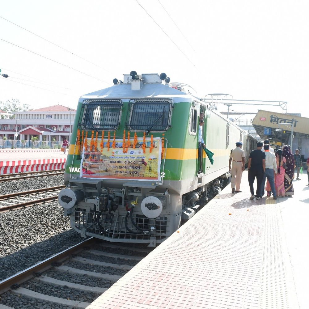 सिवनी से तीर्थ दर्शन ट्रेन रवाना:  279 श्रद्धालु अयोध्या-वाराणसी के लिए निकले, विधायक ने दिखाई हरी झंडी – Seoni News