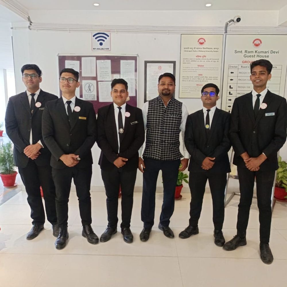 डिग्री से पहले छात्रों को मिले जॉब लेटर:CSJMU के होटल मैनेजमेंट के 26 छात्रों का ओबेरॉय, ताज में चयन