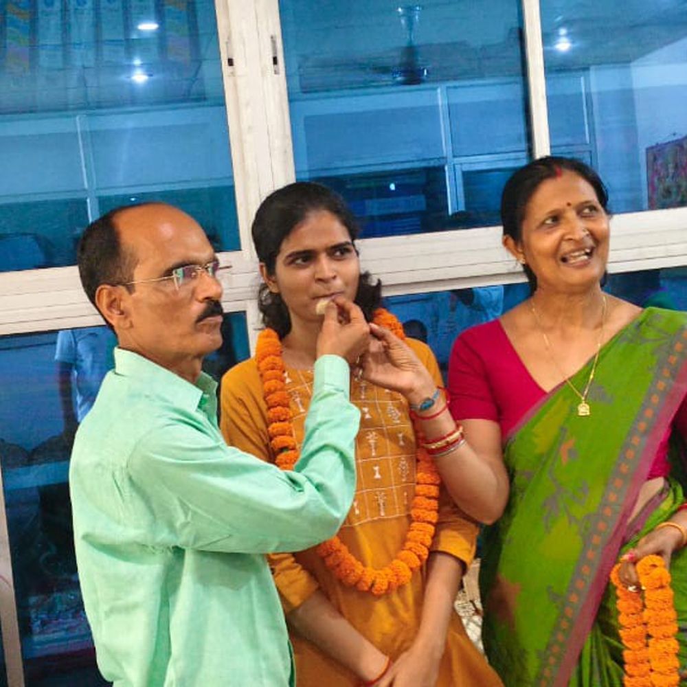 जौनपुर की राजिता सिंह बनीं PCS अधिकारी:9वीं रैंक हासिल की, बोलीं- हम बदलेंगे तो दुनिया बदलेगी