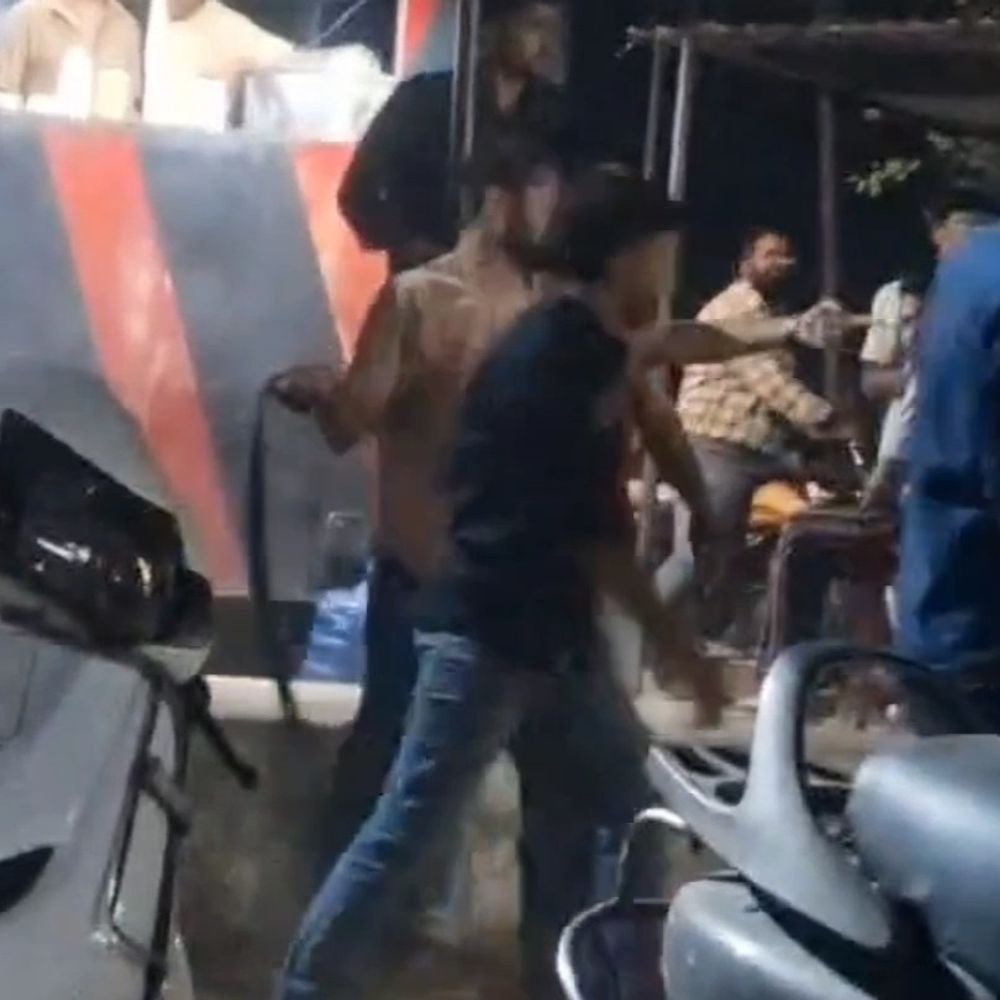 कुर्सी विवाद में मारपीट का वीडियो वायरल:छतरपुर में चार आरोपी हिरासत में, न्यायालय में पेश