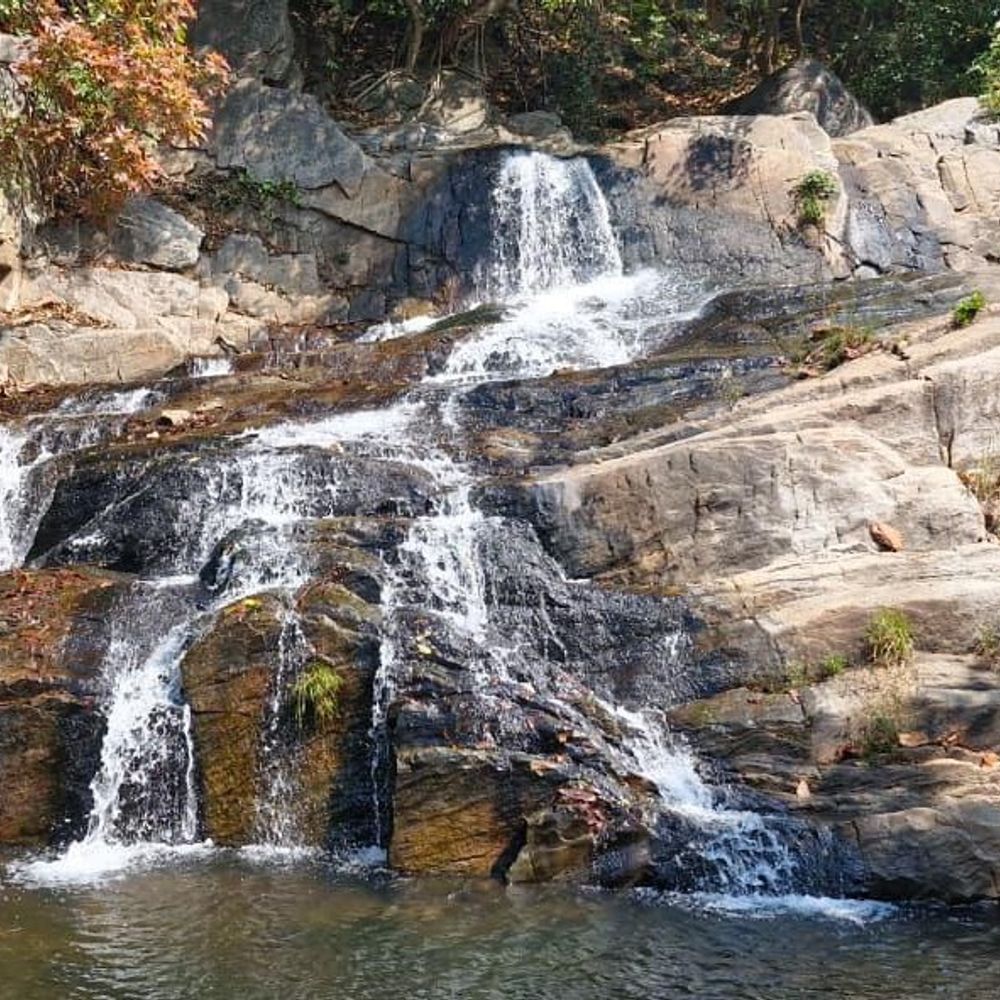 पंचभूर झरने को इको-टूरिज्म डेस्टिनेशन बनाने की पहल:डीएम-एसपी ने दुर्गम पहाड़ियों की पैदल यात्रा की, पर्यटन की संभावनाएं तलाशीं