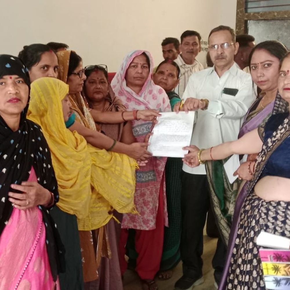 मैनपुरी में आशा कार्यकर्ताओं की हड़ताल जारी:बकाया मानदेय, स्थायी कर्मचारी का दर्जा और मानदेय वृद्धि की मांग