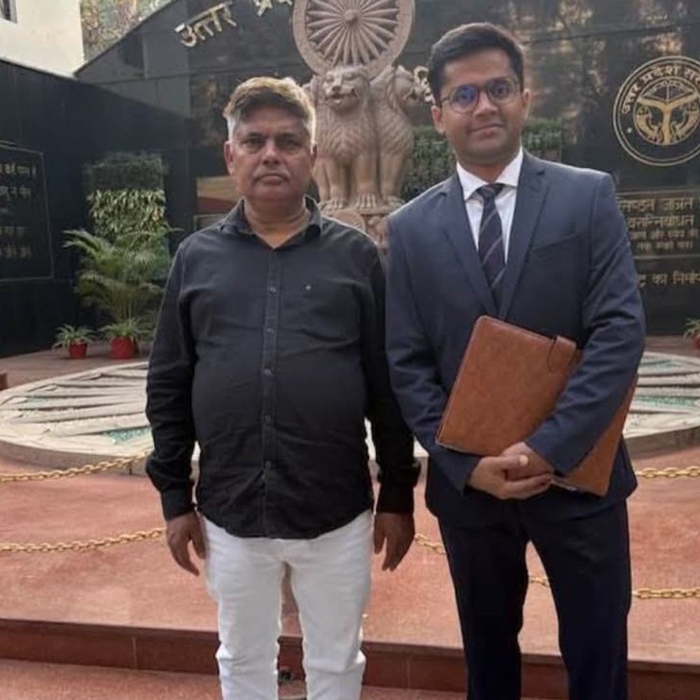 गोंडा के अभिषेक सिंह को UPPCS-2024 में 68वीं रैंक:असिस्टेंट कमिश्नर कमर्शियल बनेंगे चयनित, पहले प्रयास में सफलता, पिता और माता भी शिक्षक