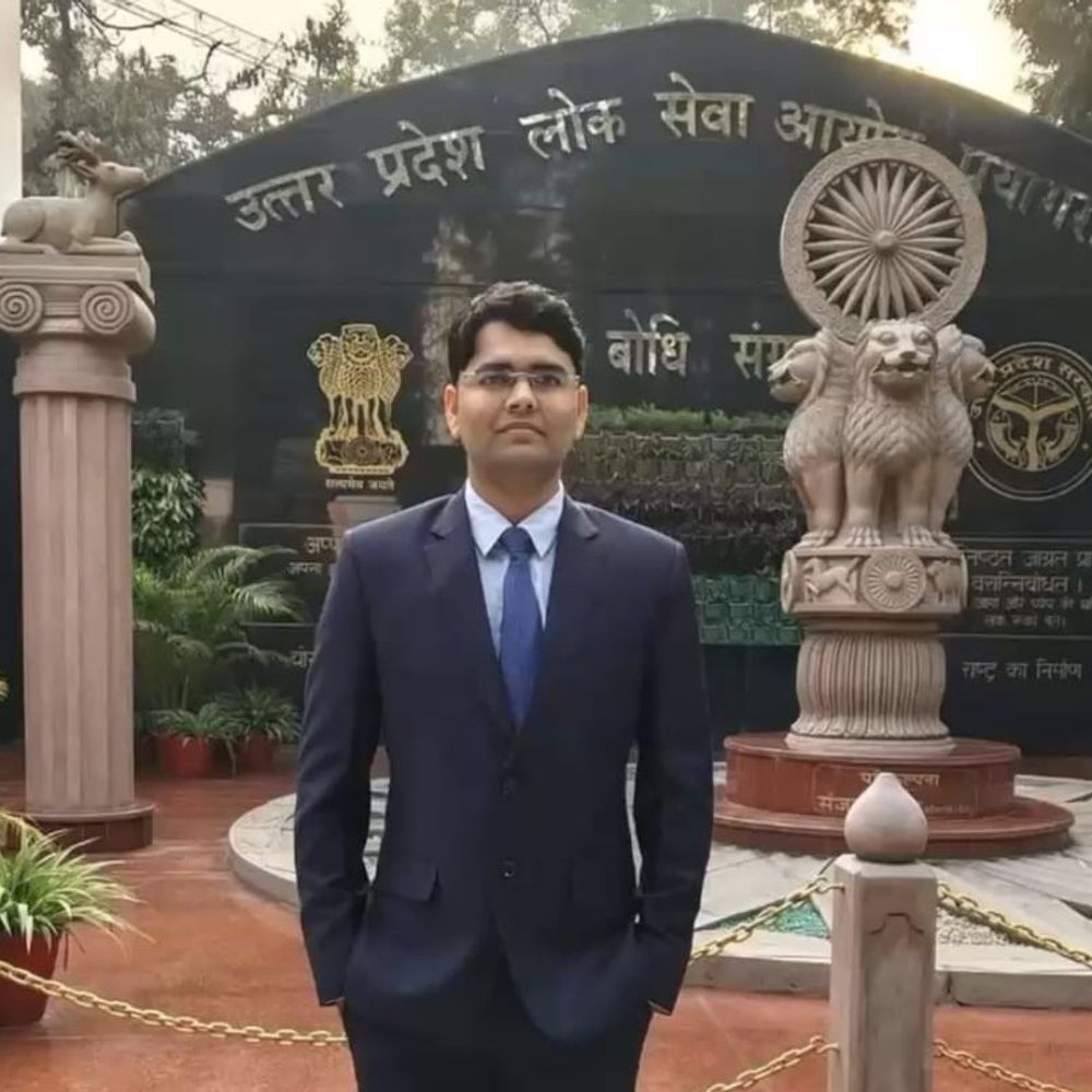 जौनपुर के राजू ने UPPCS में 11वीं रैंक हासिल की:दिल्ली विश्वविद्यालय से की है पढ़ाई, पिता एजेंसी में करते हैं काम