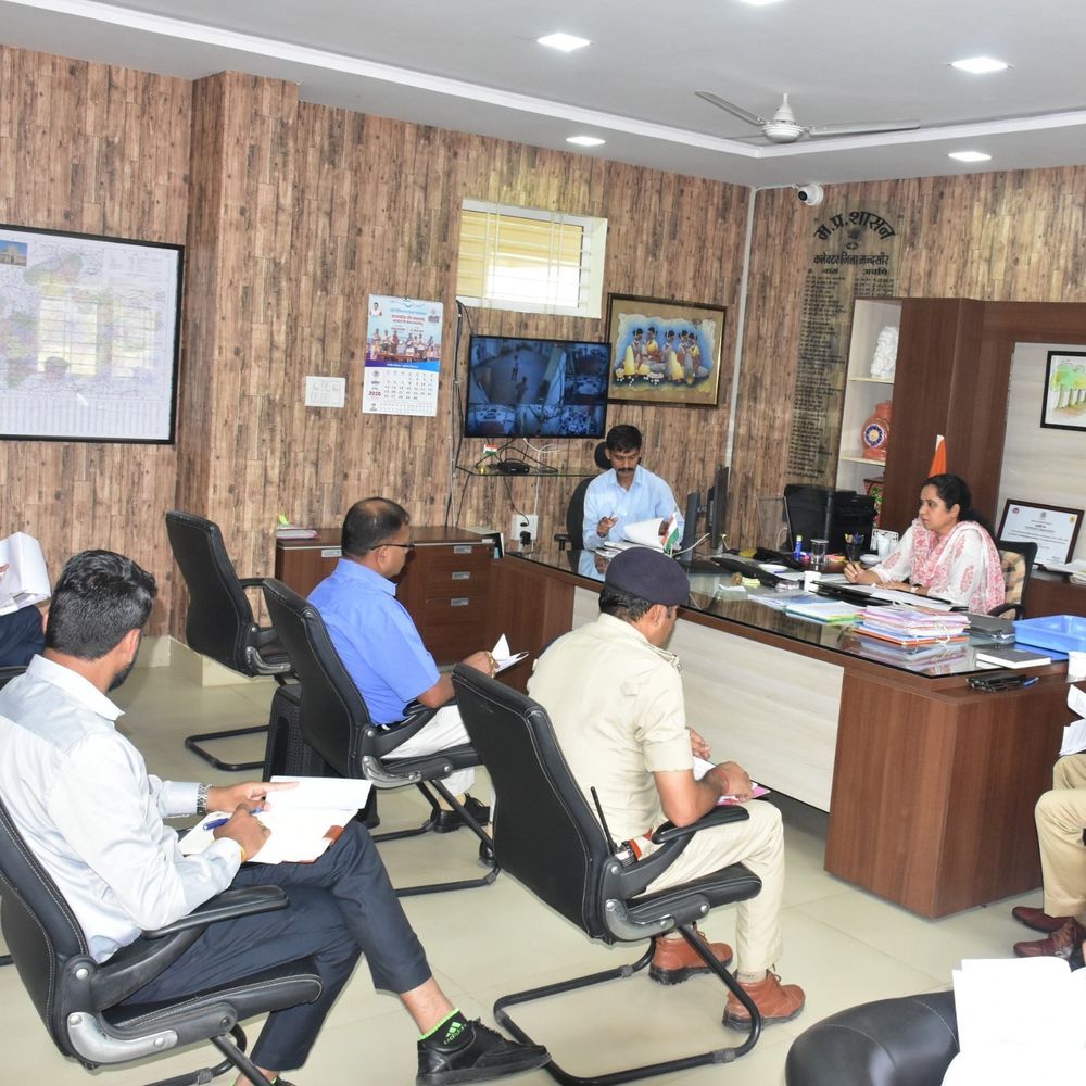 पीएम राहत योजना में निजी अस्पतालों का रजिस्ट्रेशन कंपलसरी:  मंदसौर में हुई सड़क सुरक्षा की बैठक, वाहन चेकिंग और एंबुलेंस बढ़ाने के निर्देश – Mandsaur News