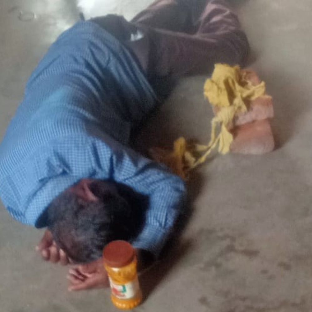 प्रधान शिक्षक शराब के नशे में स्कूल पहुंचे:  नारायणपुर के पतियोरडीह स्कूल में हंगामा, पढ़ाई ठप; ग्रामीणों ने शिक्षक का बनाया वीडियो – Jamtara News