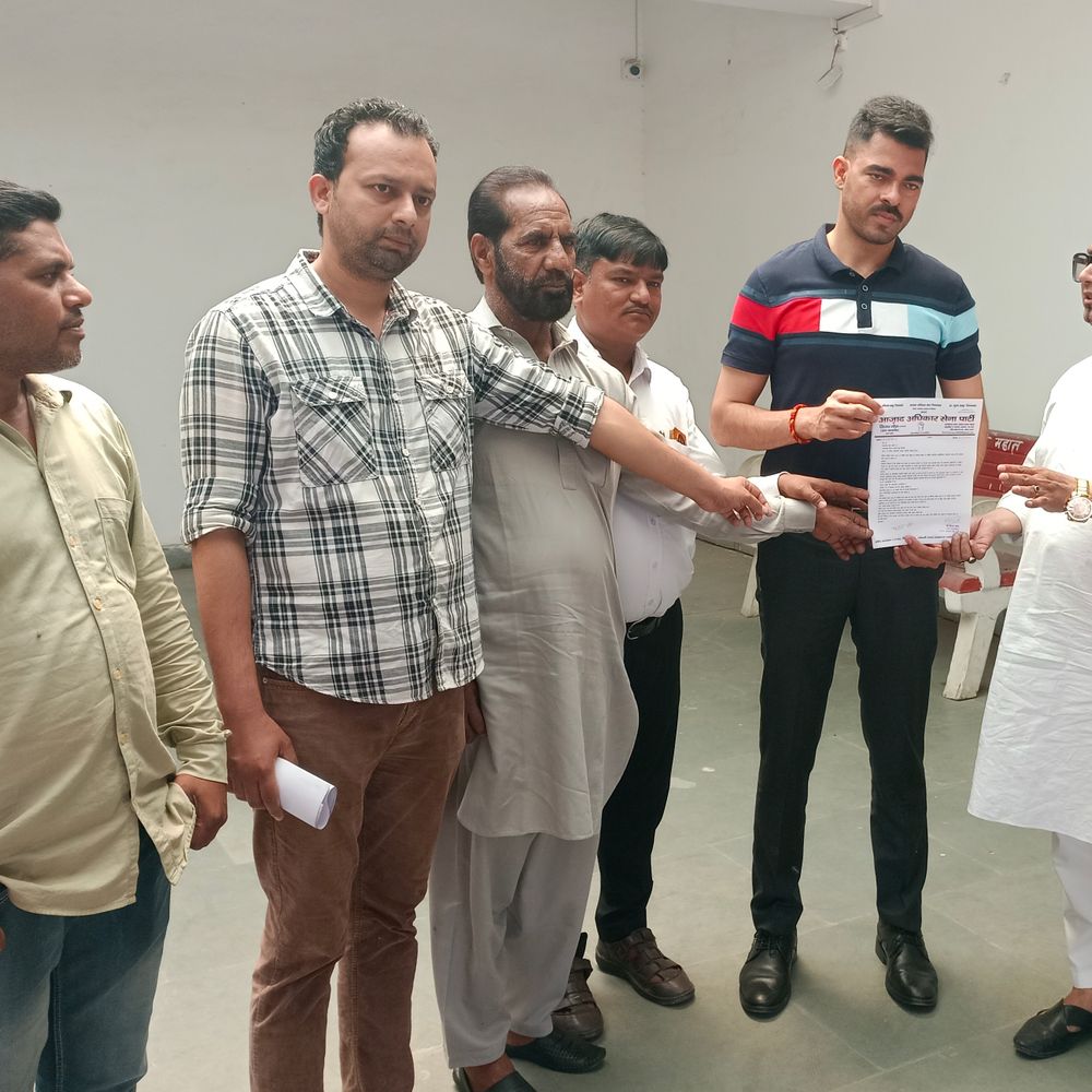 संभल में एम्स स्थापना की मांग:आजाद अधिकार सेना पार्टी ने प्रधानमंत्री को संबोधित ज्ञापन सौंपा